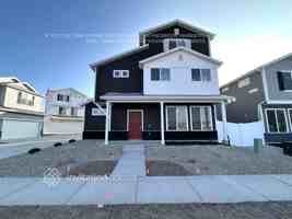 featured image of 322 N Broadway Dr