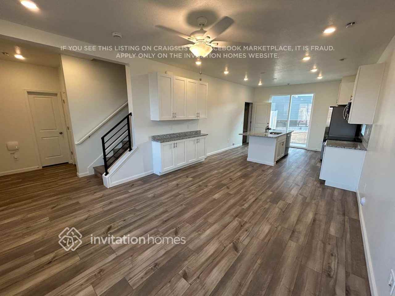 322 N Broadway Dr - Photo 5 of 26