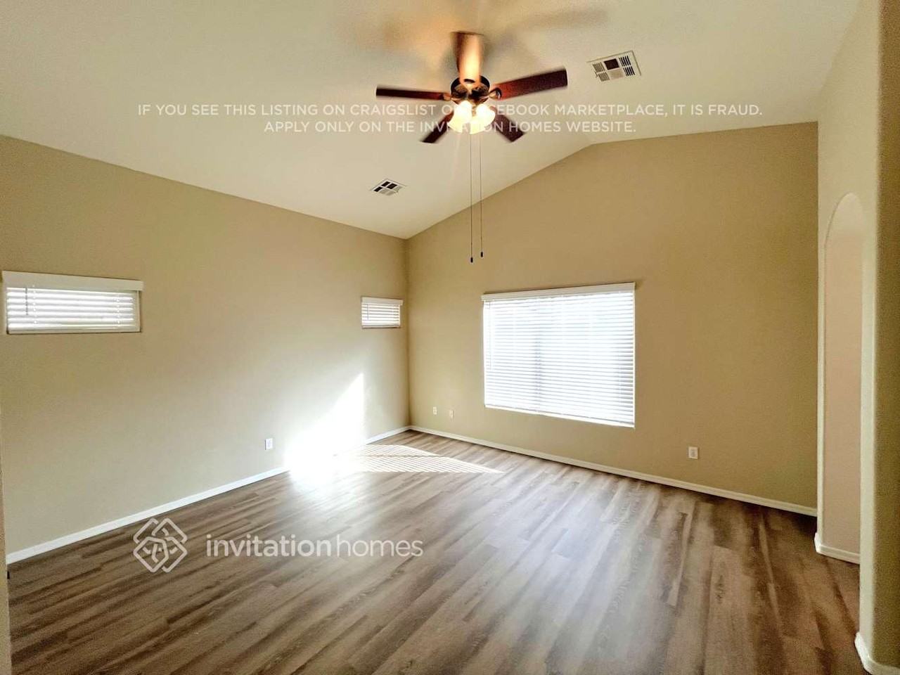 18443 W Mission Ln - Photo 7 of 16