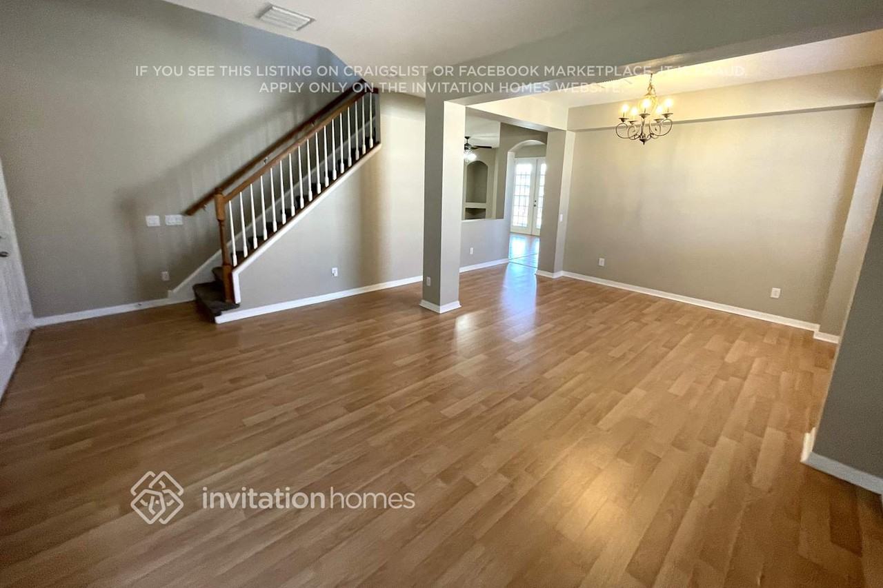 3947 Stornoway Dr - Photo 3 of 18