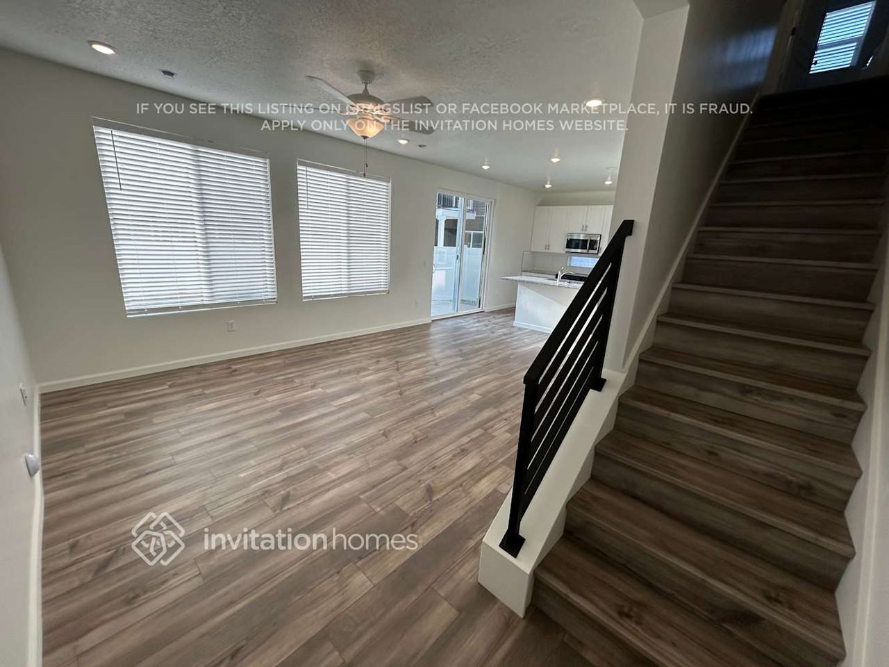 328 N Broadway Dr - Photo 3 of 25