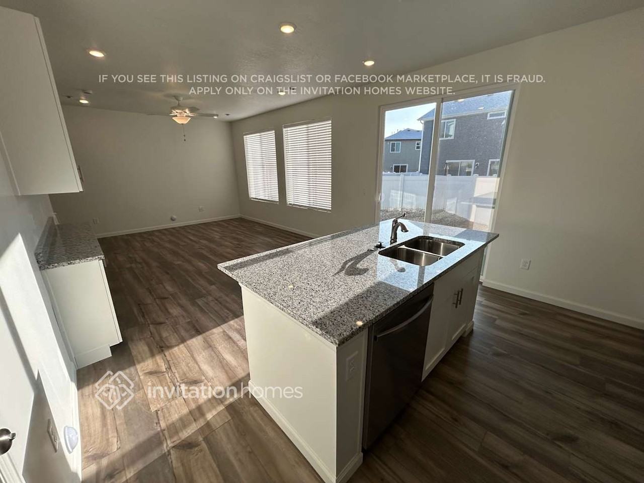 328 N Broadway Dr - Photo 5 of 25