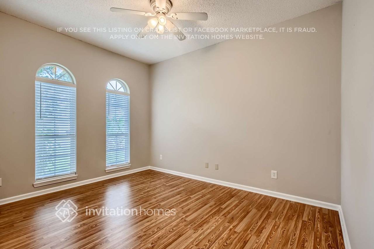 11989 Collins Creek Dr - Photo 3 of 17