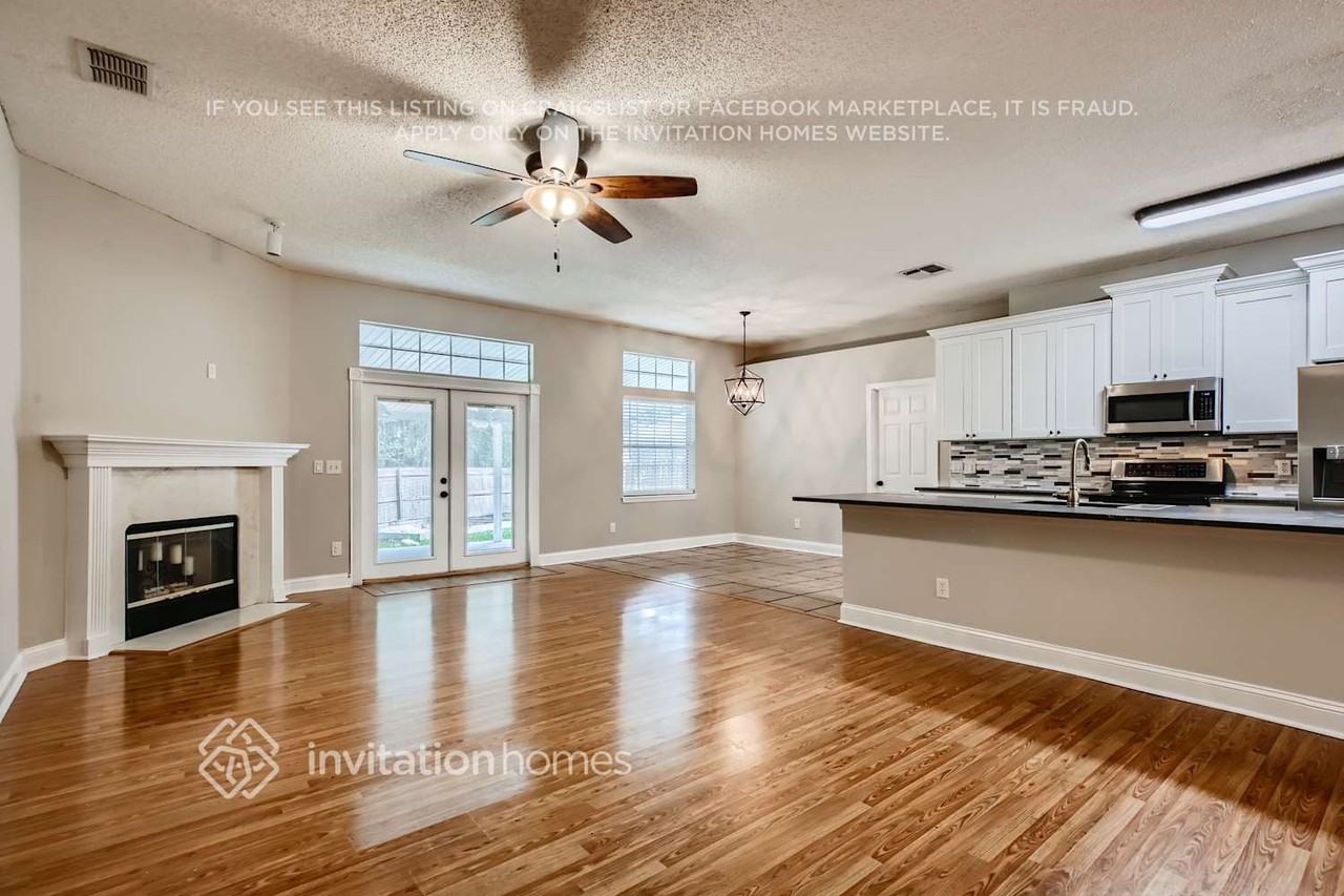 11989 Collins Creek Dr - Photo 4 of 17