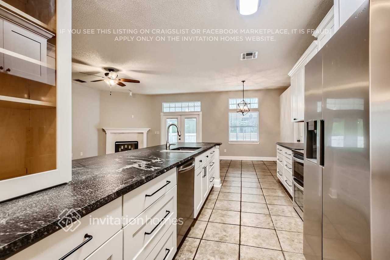 11989 Collins Creek Dr - Photo 6 of 17