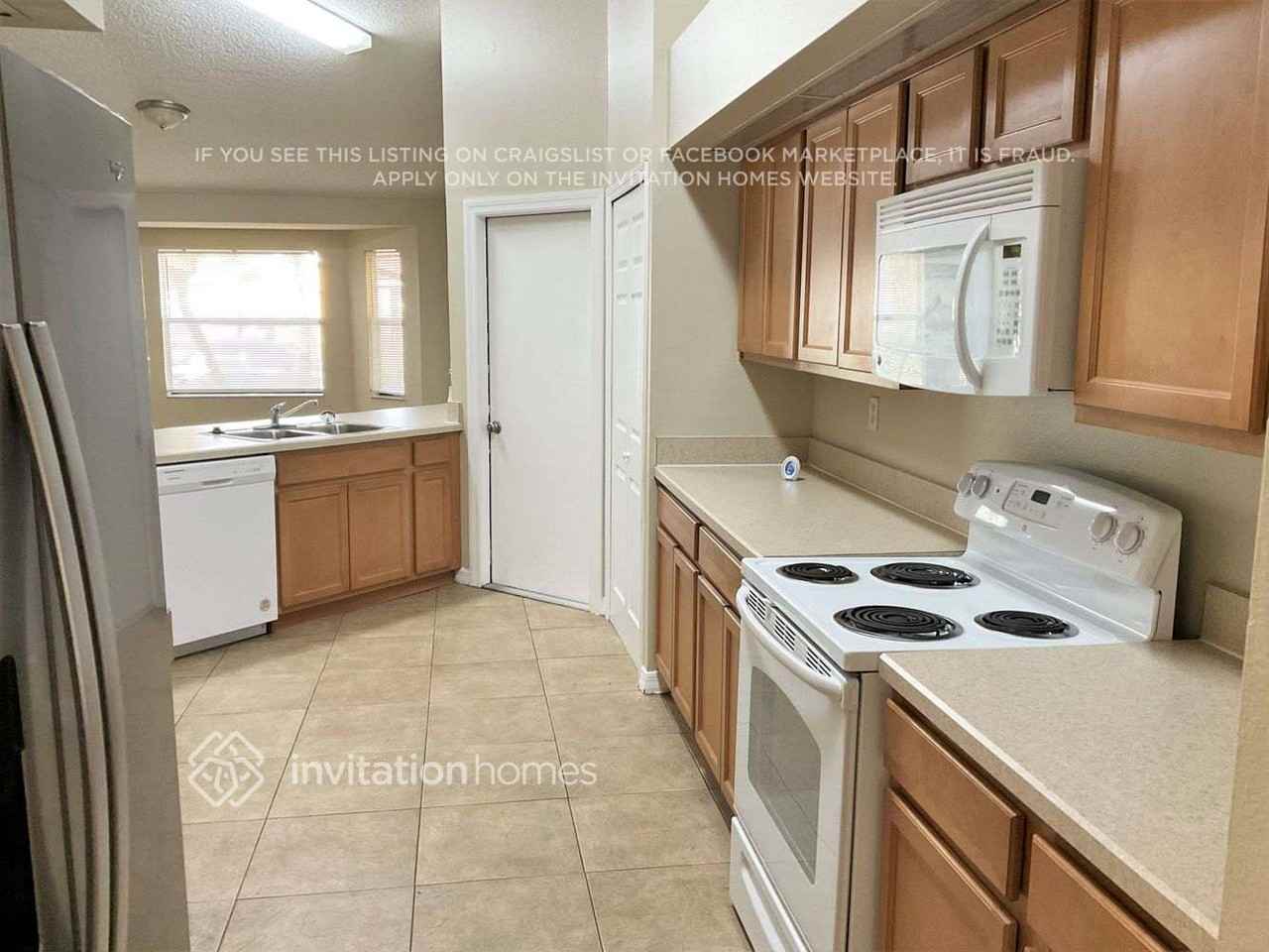 250 Bedford Dr - Photo 3 of 8