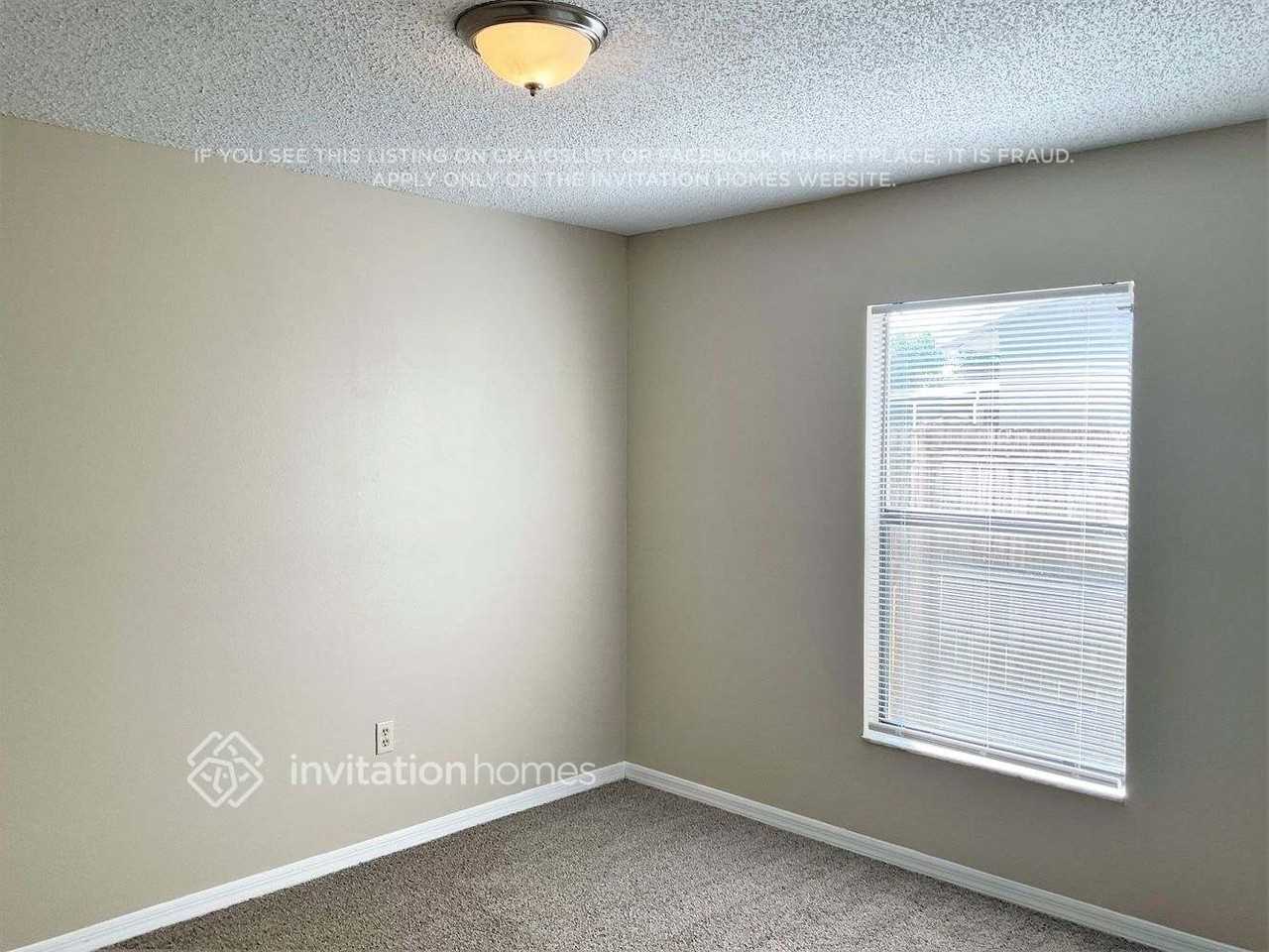 250 Bedford Dr - Photo 4 of 8