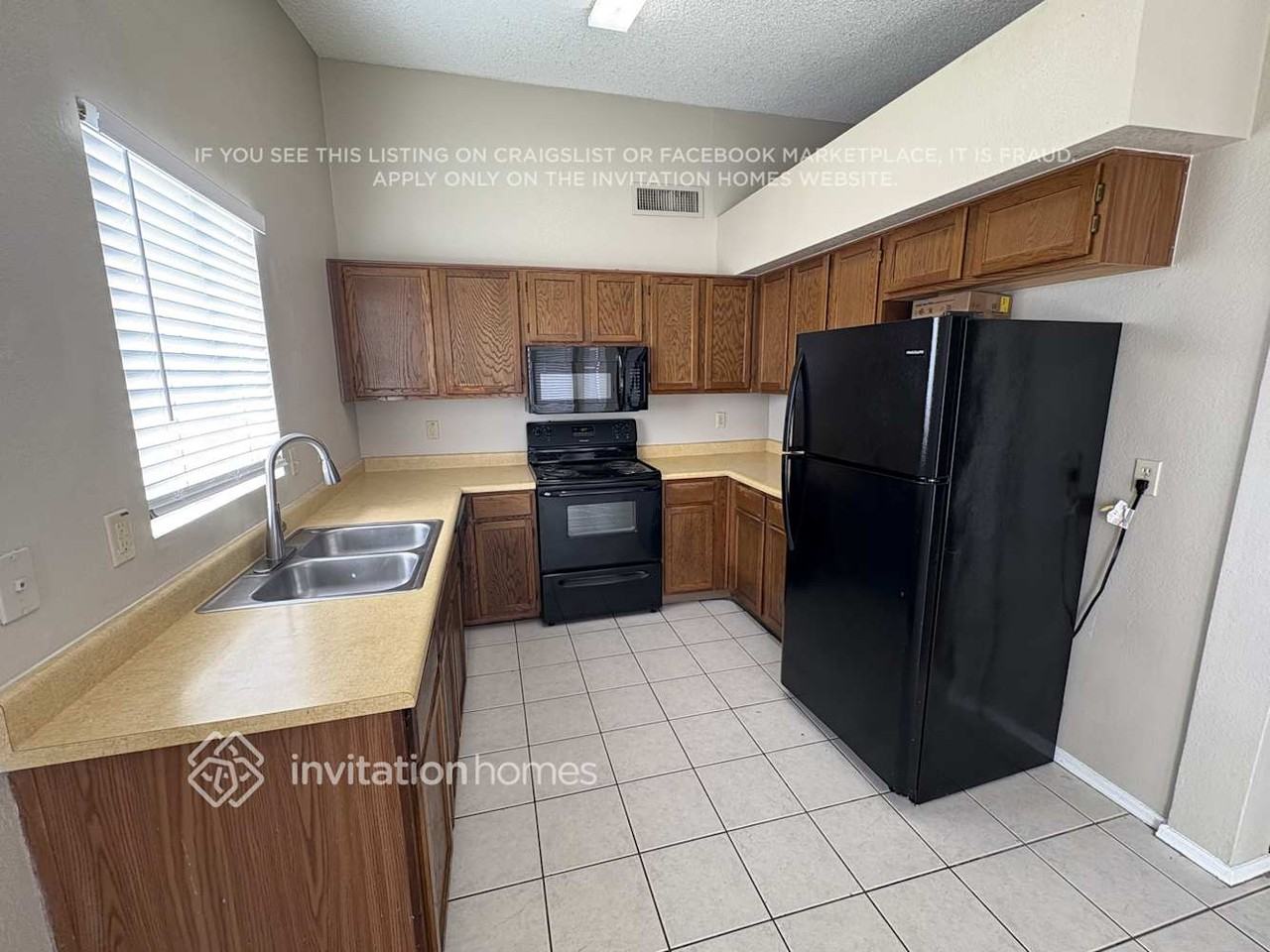 8943 W Cinnabar Ave - Photo 6 of 18