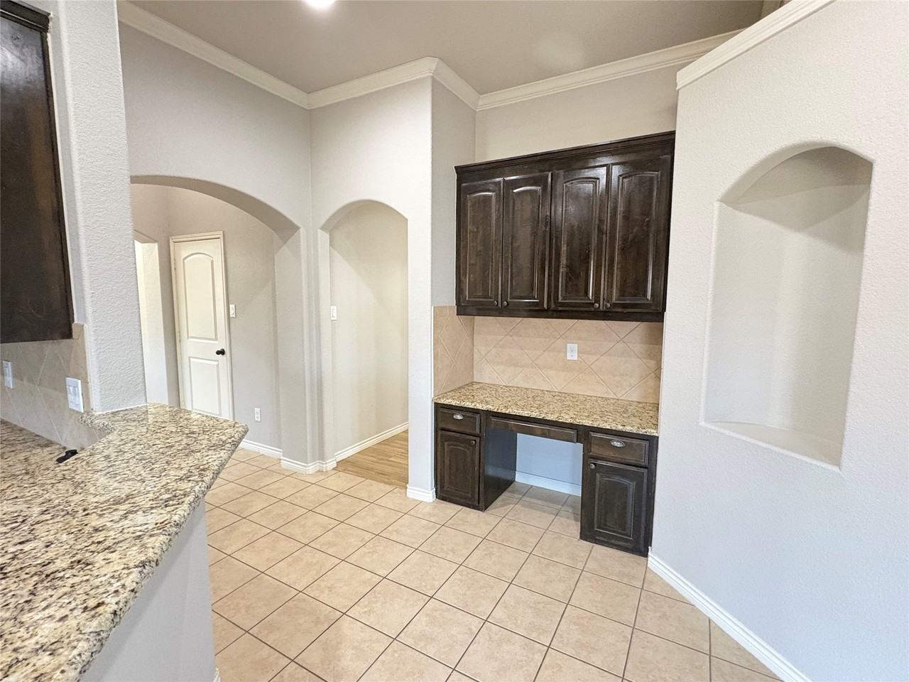 5900 Shiner Dr - Photo 7 of 19