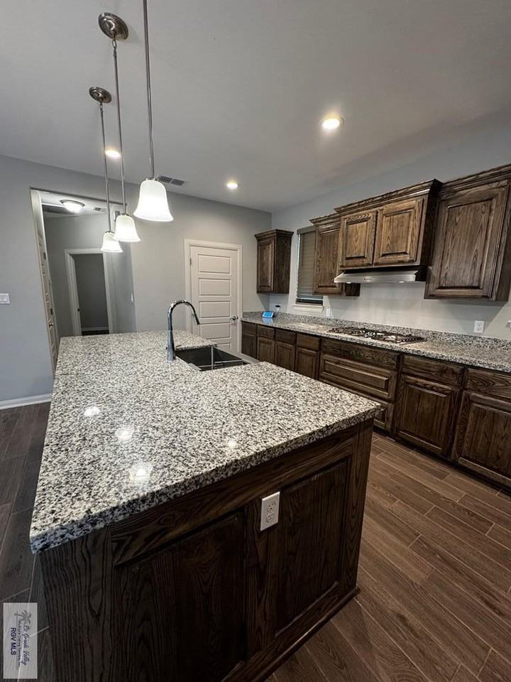 2467 Grove Ln - Photo 6 of 24