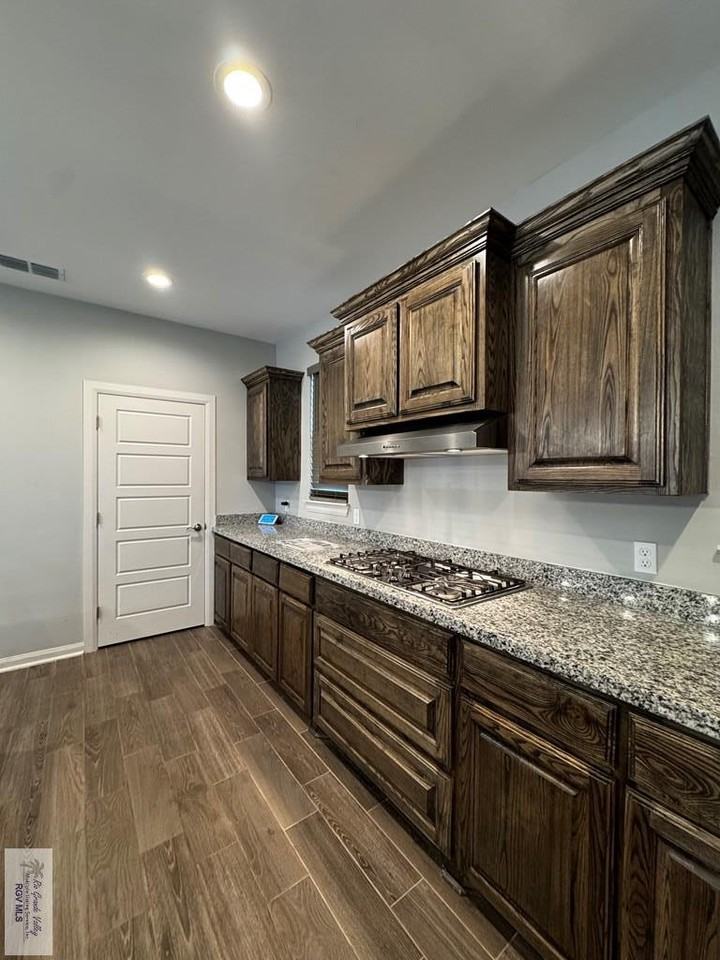 2467 Grove Ln - Photo 7 of 24