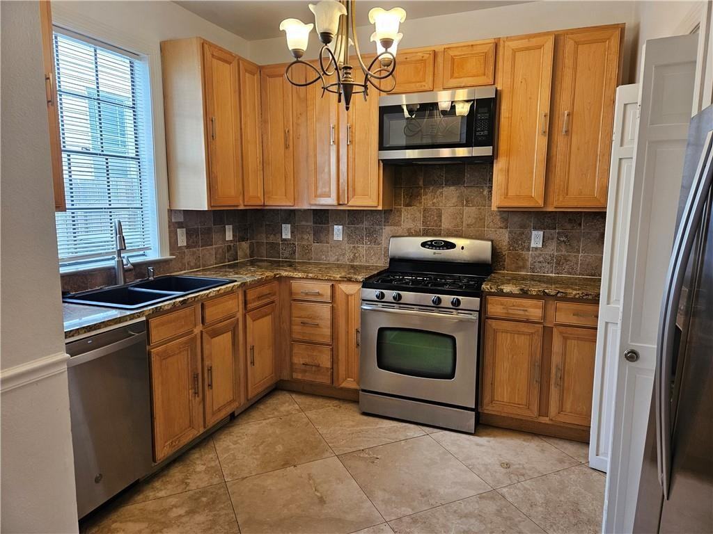 4901 Iberville St - Photo 4 of 16