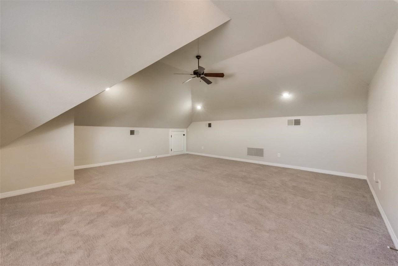 1433 Montgomery Ln - Photo 7 of 12