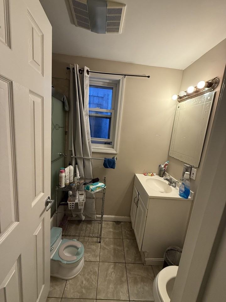 852 Saratoga St - Photo 3 of 6