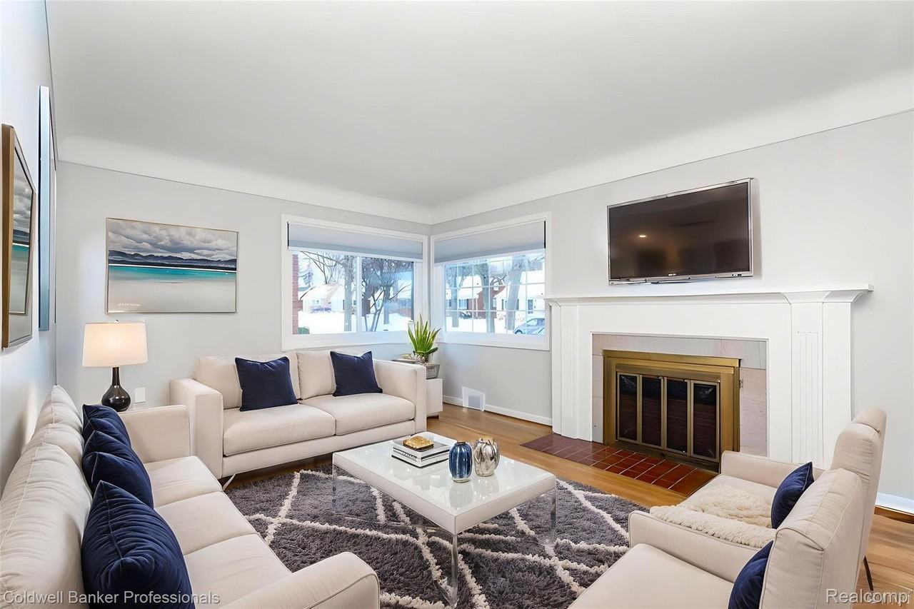 2252 Pembroke Rd - Photo 4 of 14