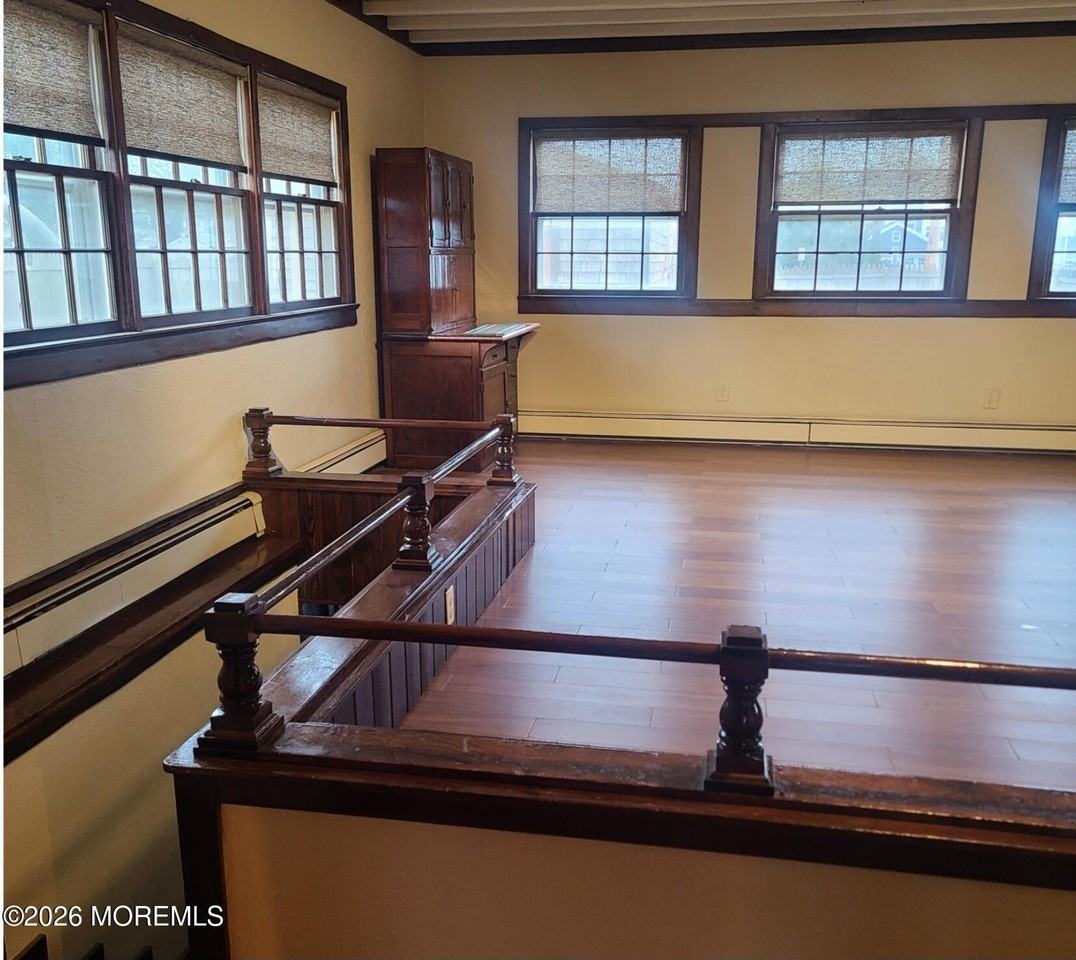 634 Point Ave - Photo 4 of 16