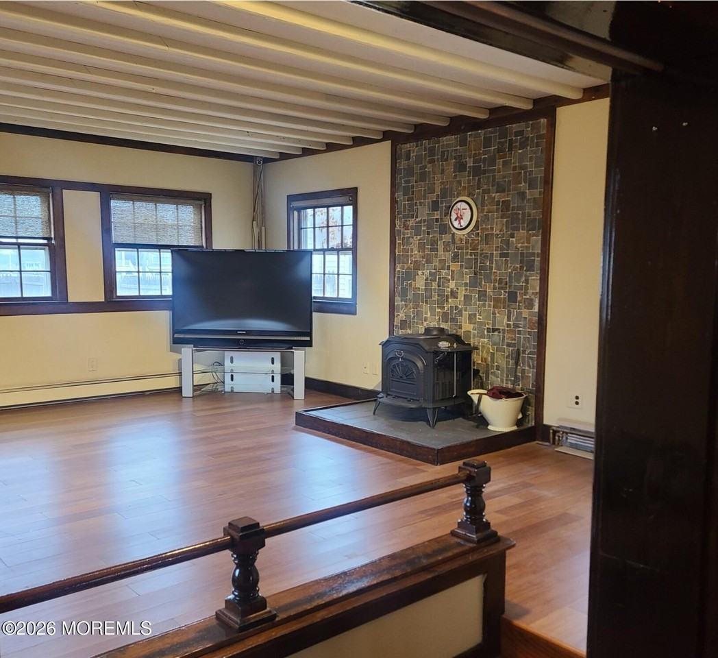 634 Point Ave - Photo 5 of 16