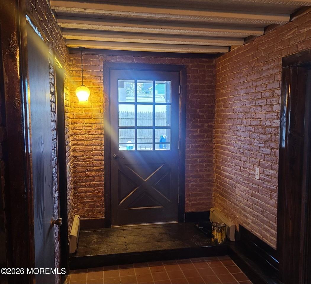 634 Point Ave - Photo 6 of 16