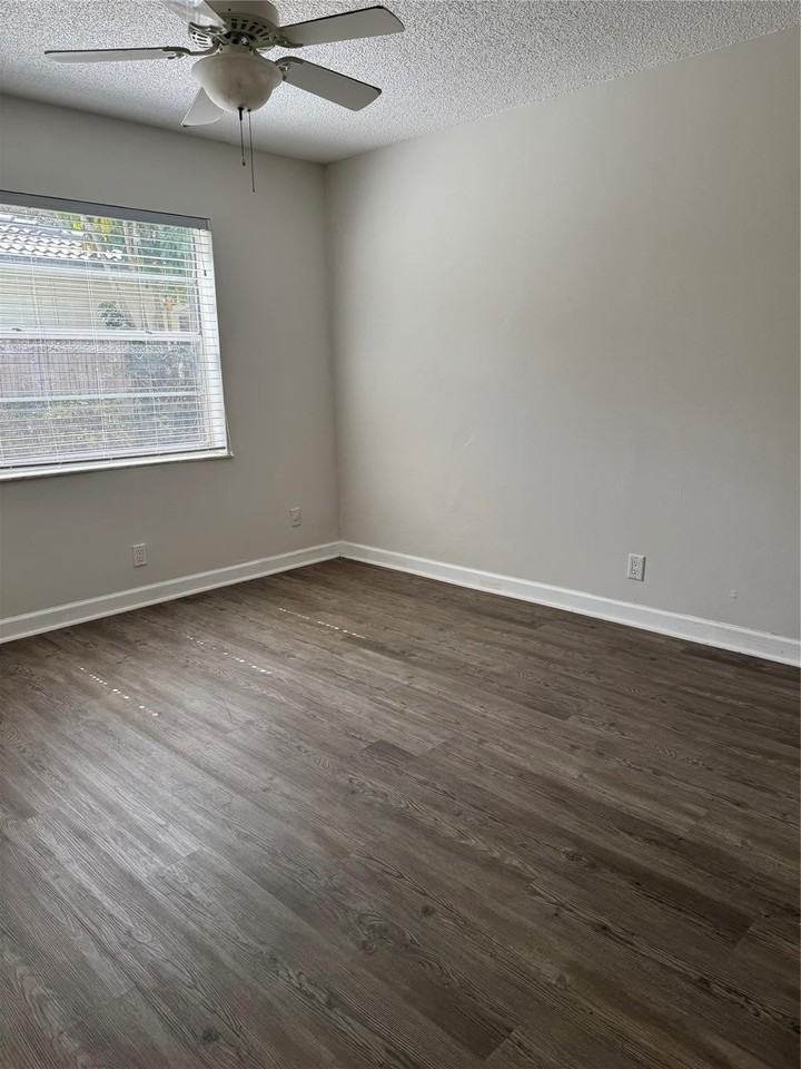 4261 Nw 114th Ter - Photo 5 of 15