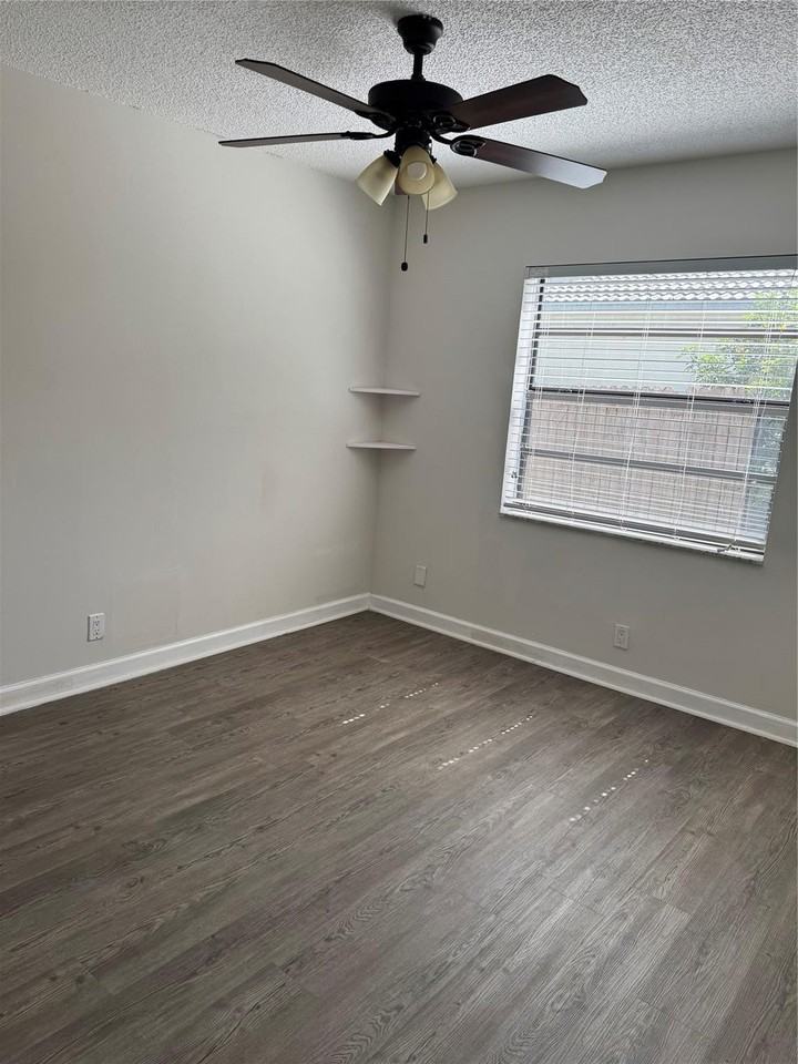 4261 Nw 114th Ter - Photo 7 of 15