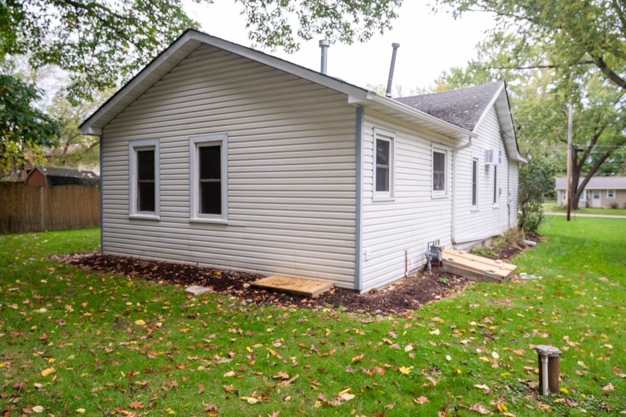 559 Gatewood Drive - Photo 2 of 14