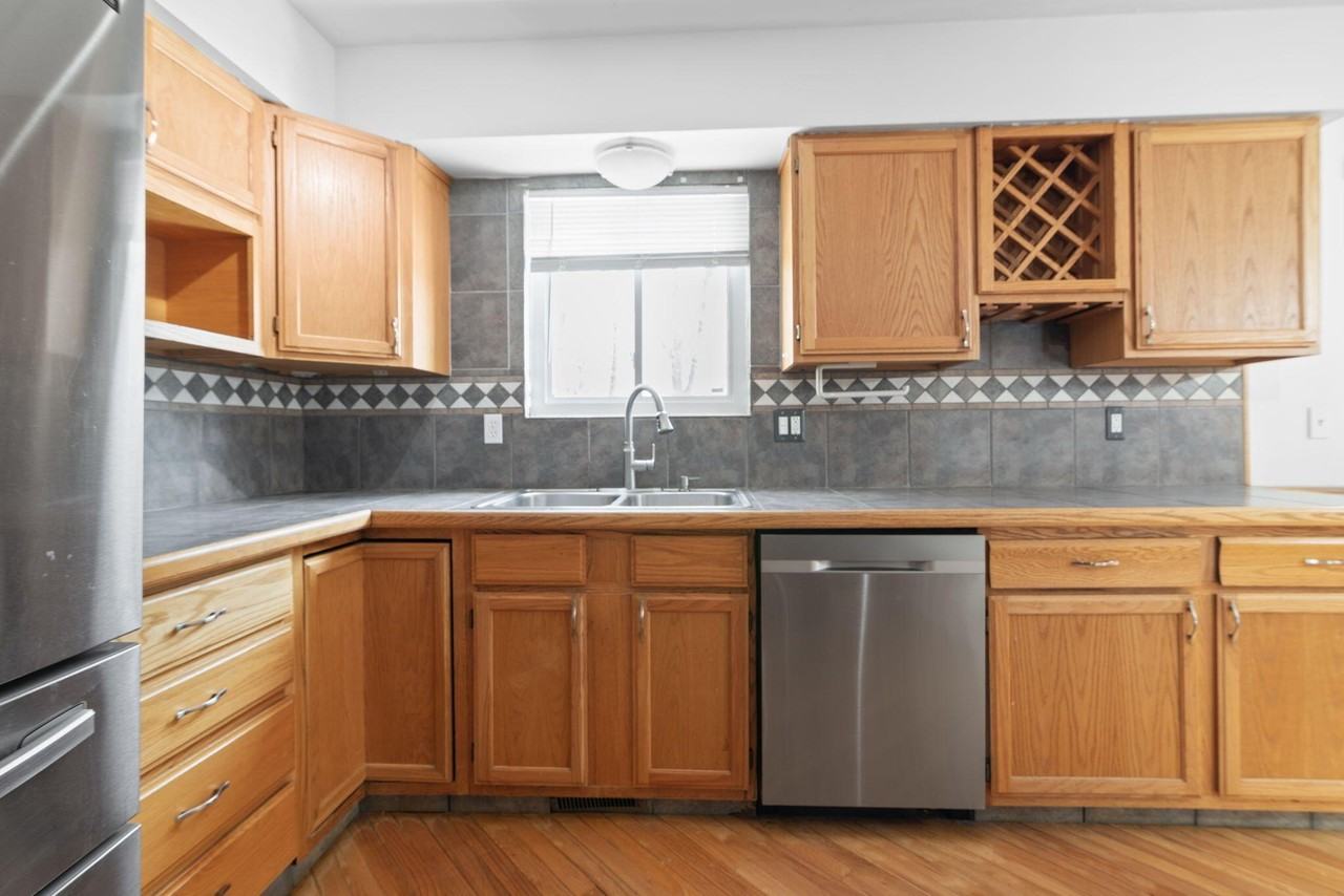 655 Ferndale Ave - Photo 7 of 30