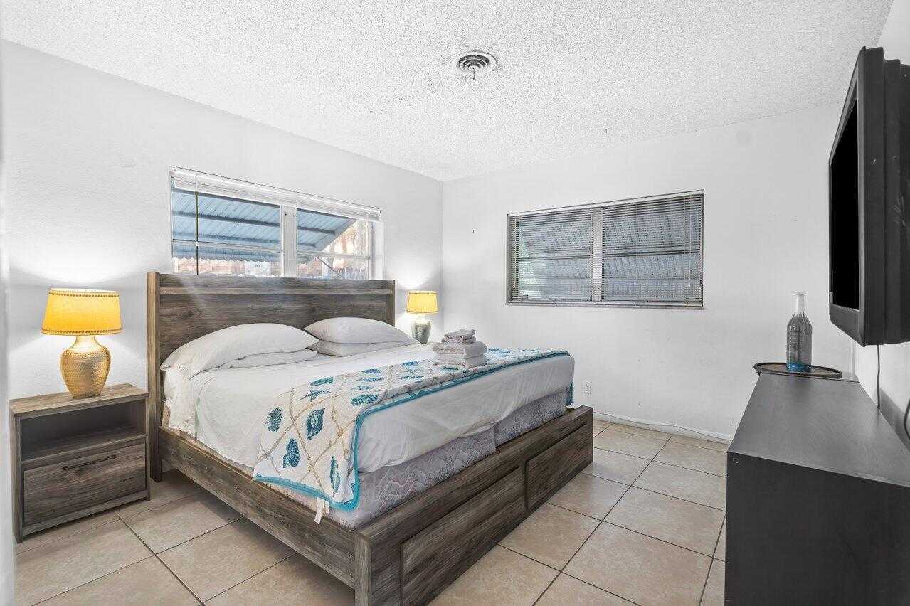 Se 9th Ave - Photo 4 of 12