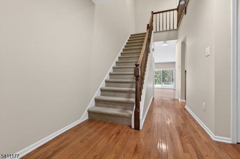 140 Kingston Ct - Photo 2 of 34