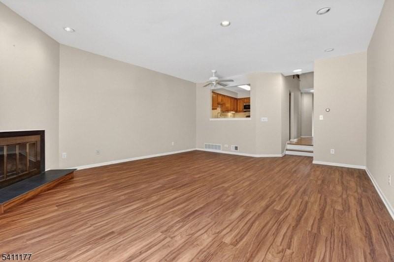 140 Kingston Ct - Photo 6 of 34