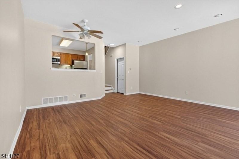 140 Kingston Ct - Photo 7 of 34