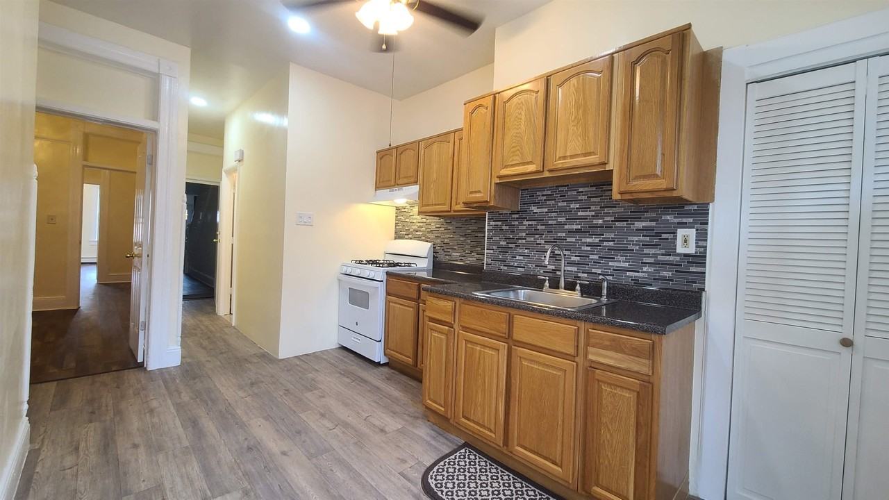 103 Stevens Ave #1 - Photo 4 of 21