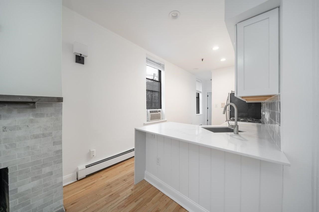 132 Madison St #1R - Photo 7 of 15