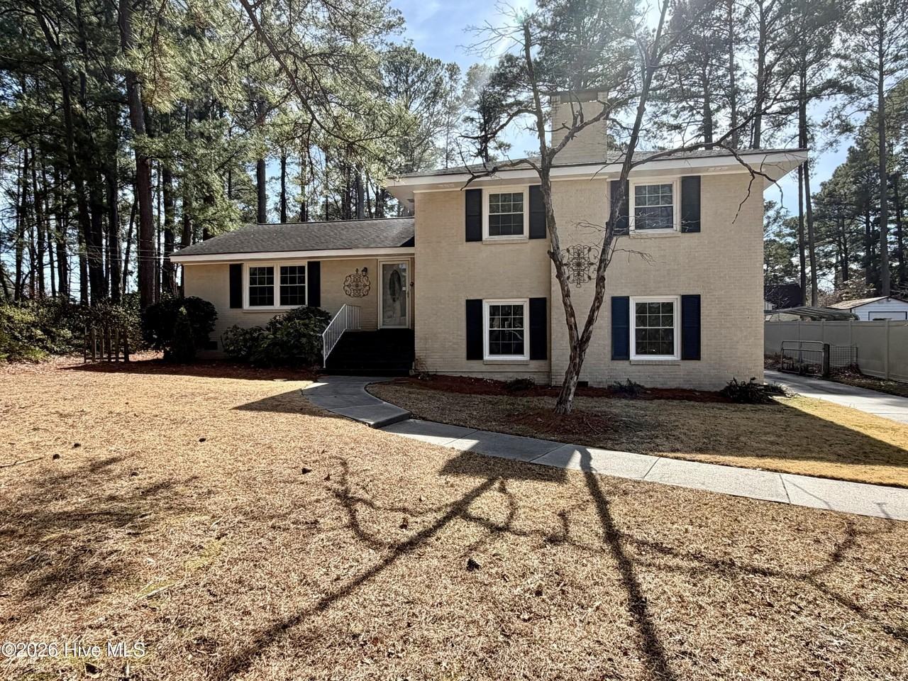 1711 Meadowbrook Ln W - Photo 2 of 14