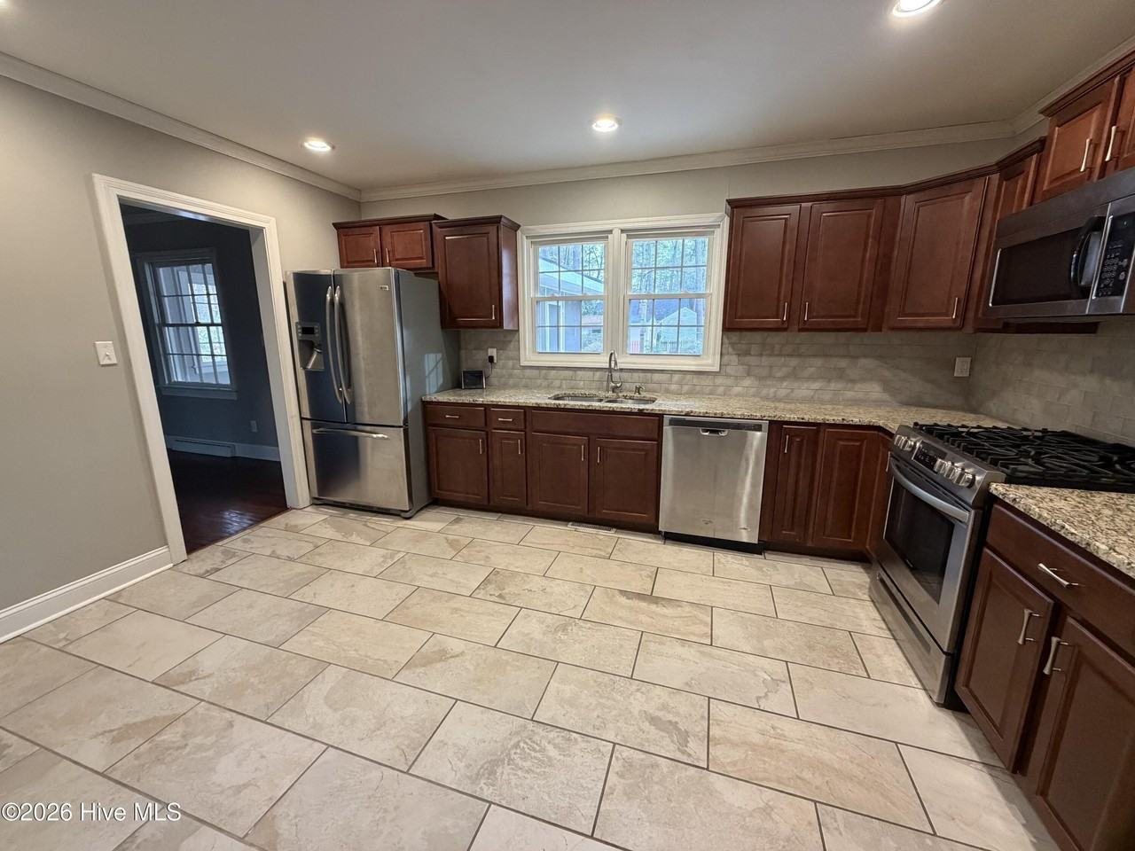 1711 Meadowbrook Ln W - Photo 3 of 14