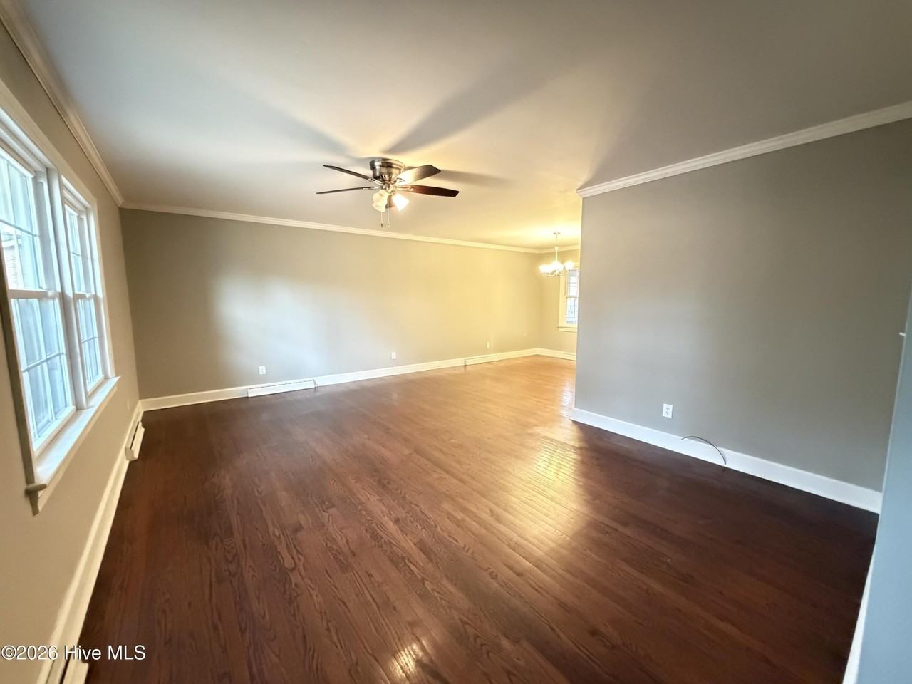 1711 Meadowbrook Ln W - Photo 4 of 14