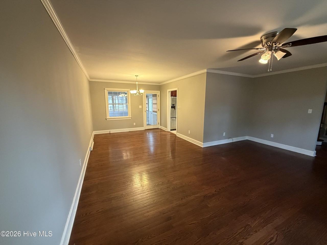 1711 Meadowbrook Ln W - Photo 5 of 14