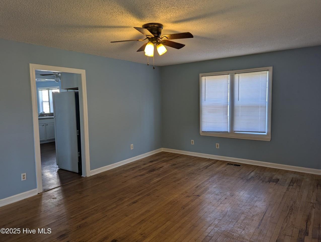 113 Circle Dr - Photo 2 of 9