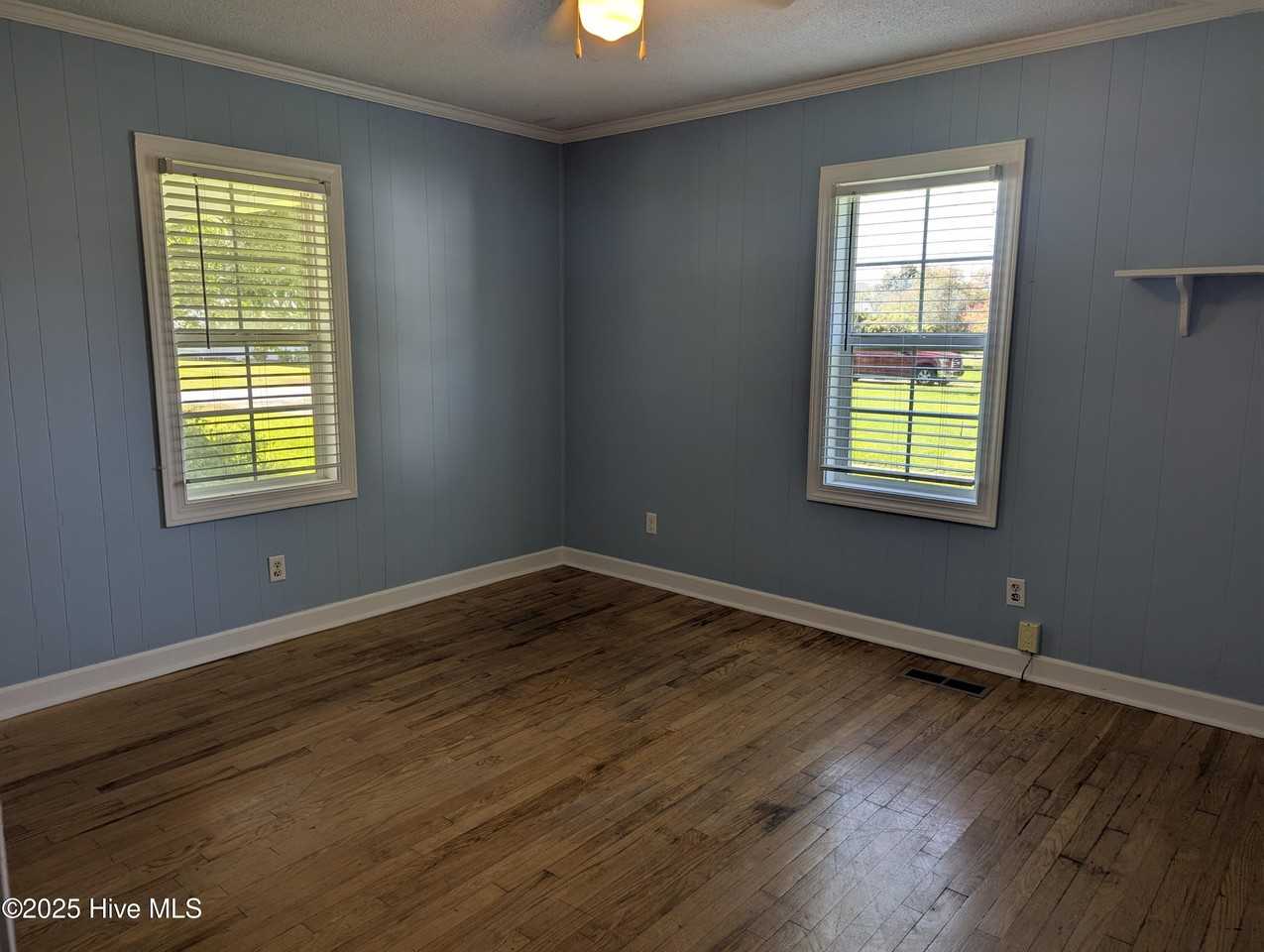 113 Circle Dr - Photo 3 of 9