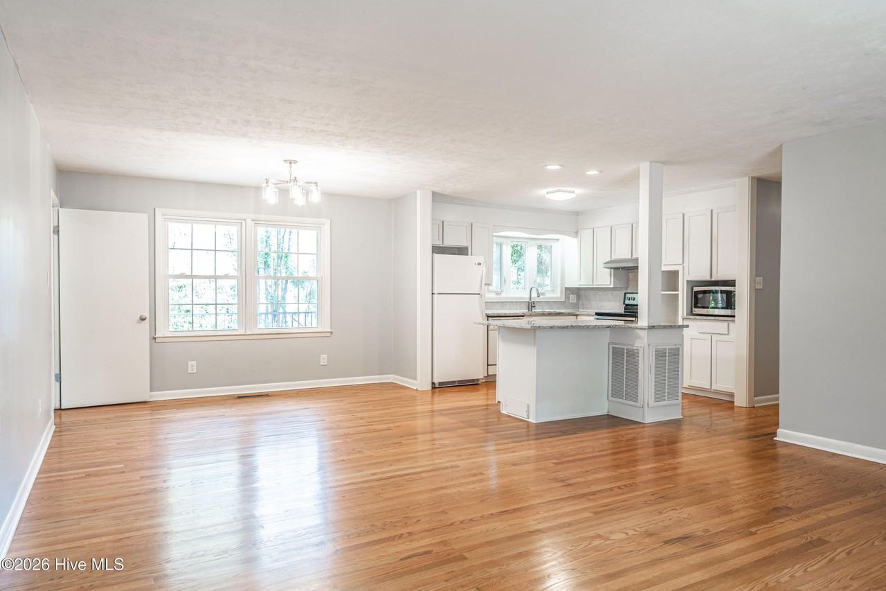 160 W Delaware Ave - Photo 6 of 24