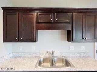 104 Caroline Ln - Photo 5 of 10