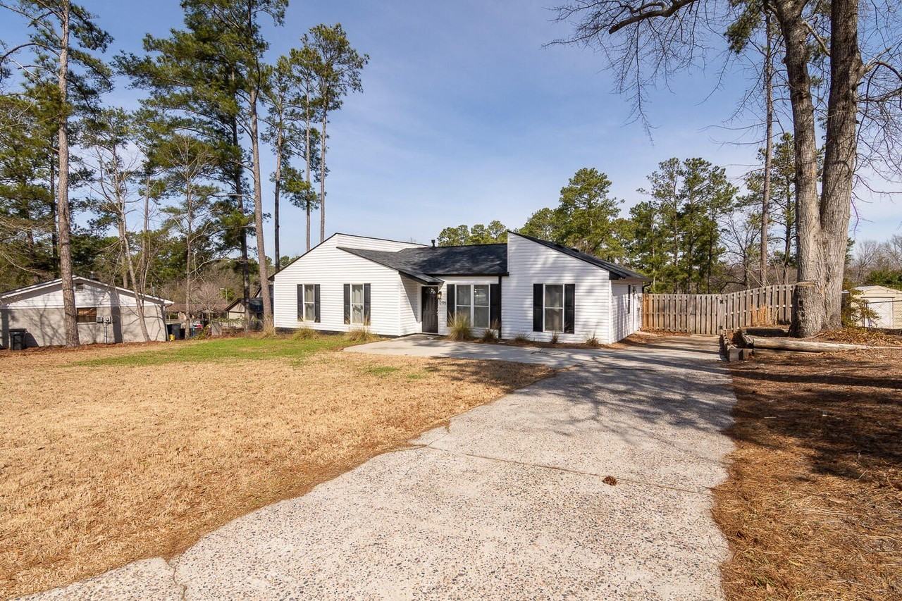 2115 Oak Leaf Way - Photo 2 of 22