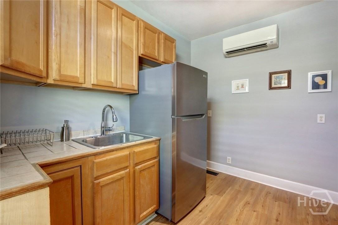 530 E Gordon Ln - Photo 6 of 31