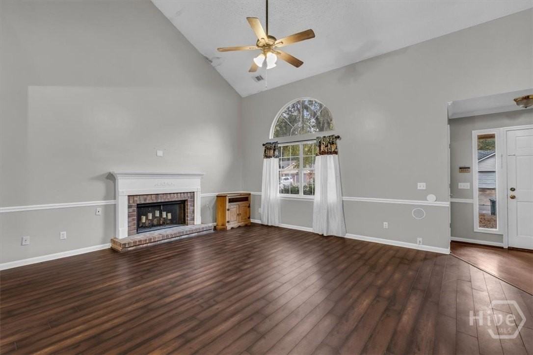 138 Penn Sta - Photo 6 of 36