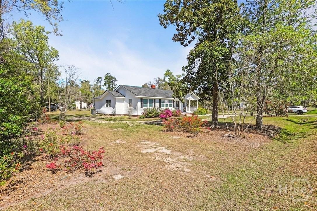 88 Magnolia St - Photo 2 of 40