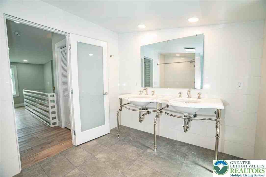 519 Ferry St Unit 2 - Photo 2 of 10