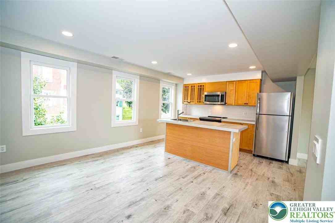 519 Ferry St Unit 2 - Photo 6 of 10