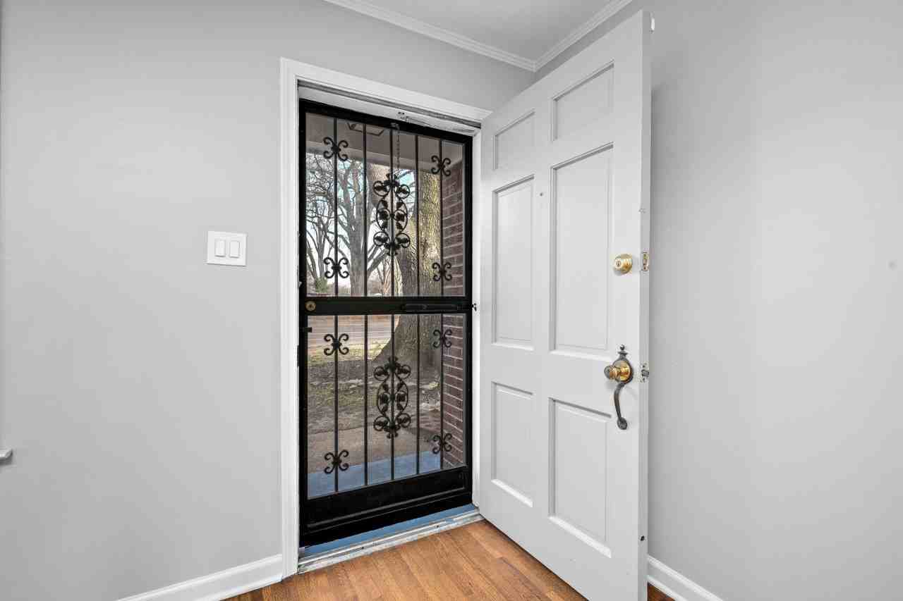 1453 Colonial Rd - Photo 3 of 36