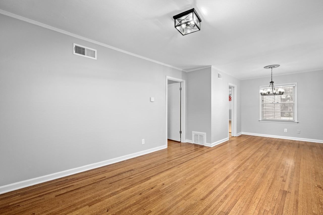 1453 Colonial Rd - Photo 7 of 36