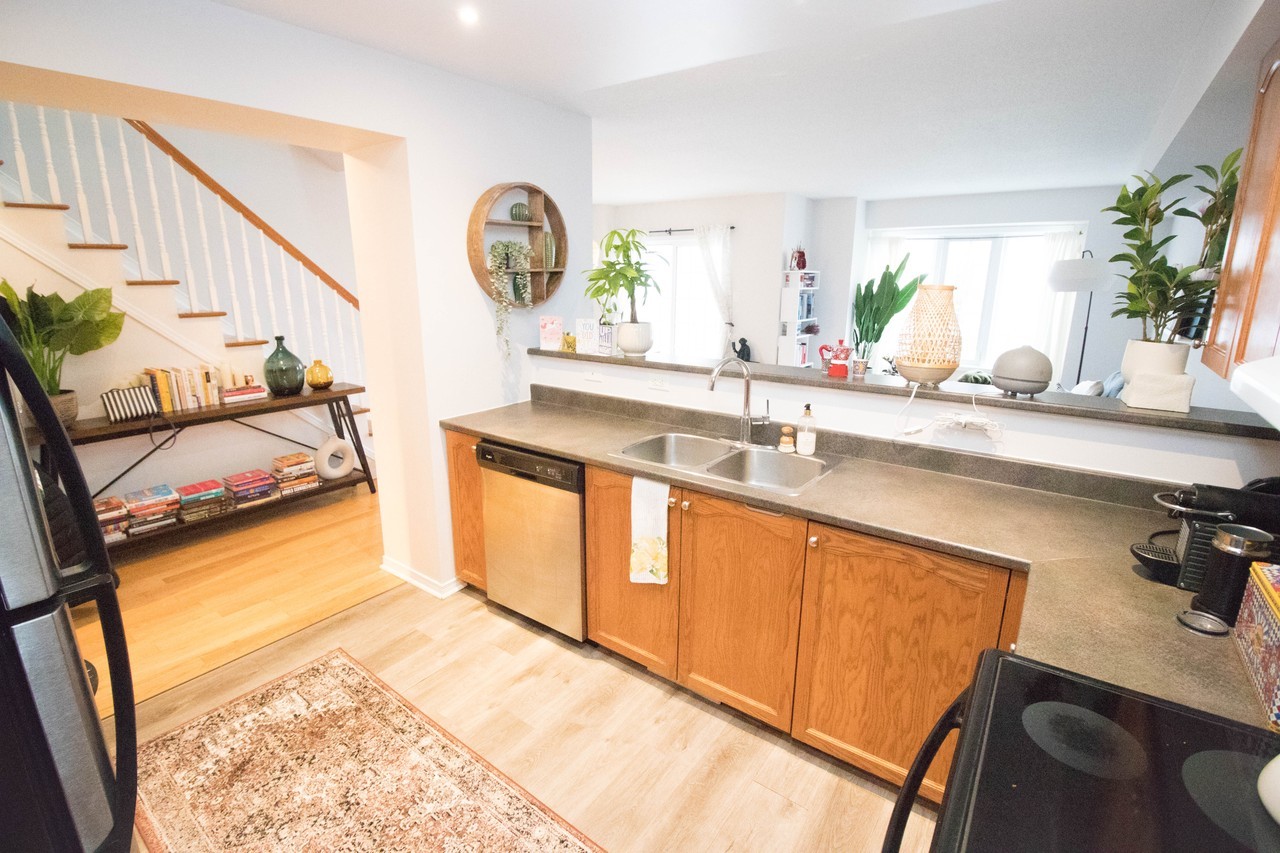 136 Fordham Private - Photo 3 of 16