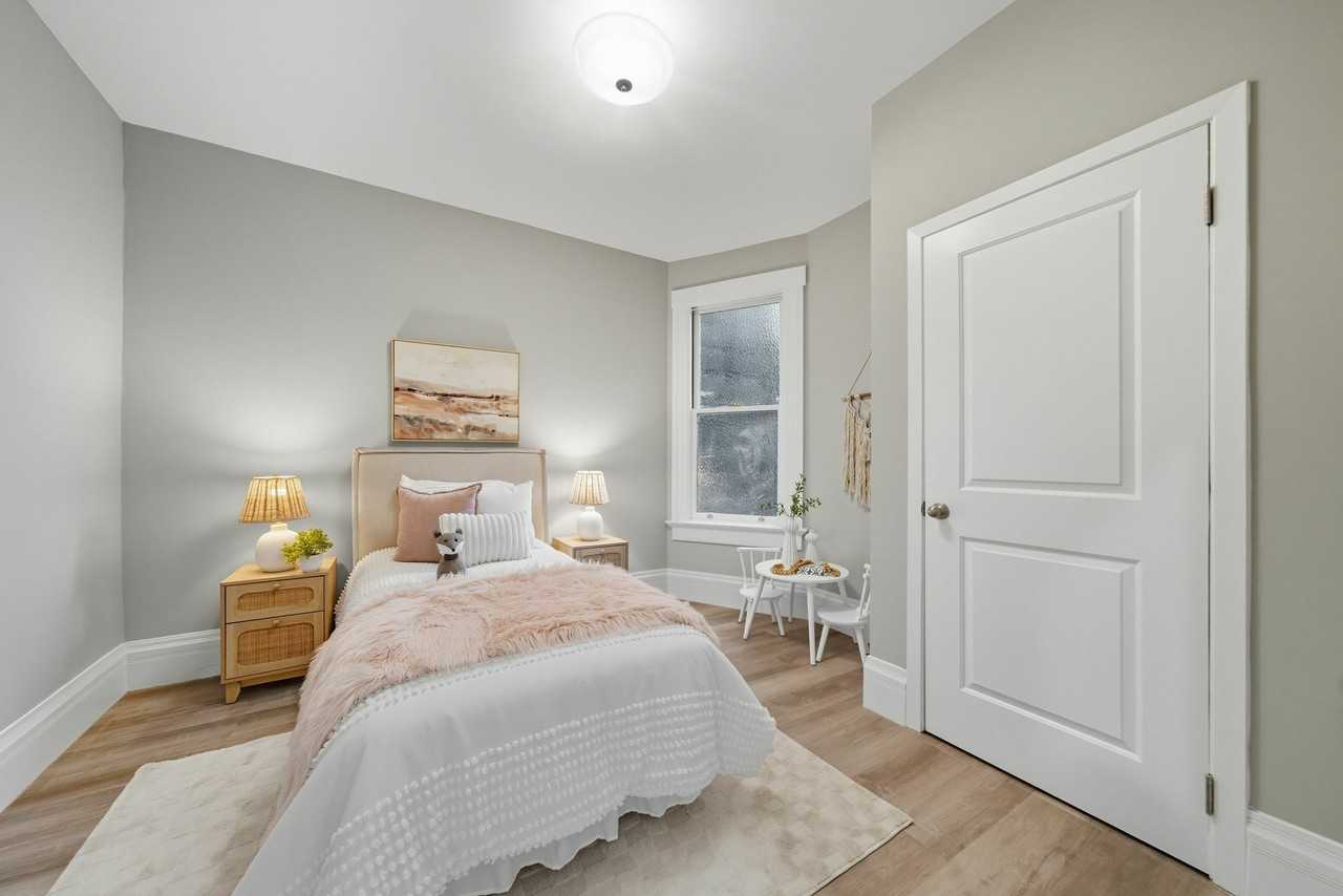 438 30th St - Photo 5 of 38